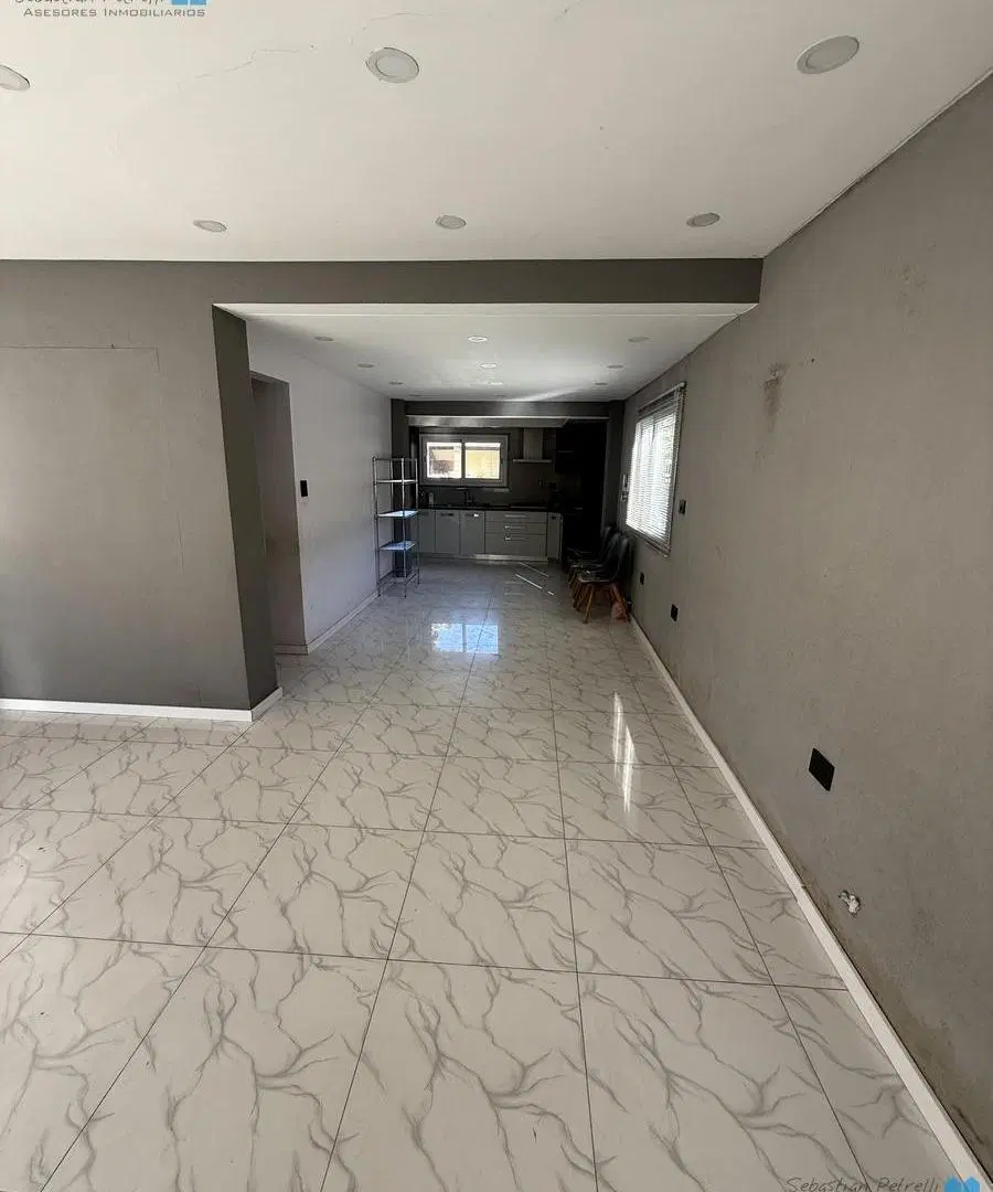Casa en venta 5 ambientes con piscina y quincho en Villa Luzuriaga 5
