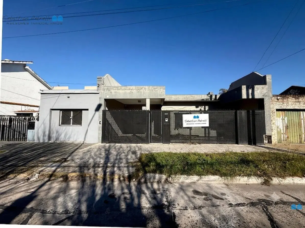 Casa en venta 5 ambientes con piscina y quincho en Villa Luzuriaga 4