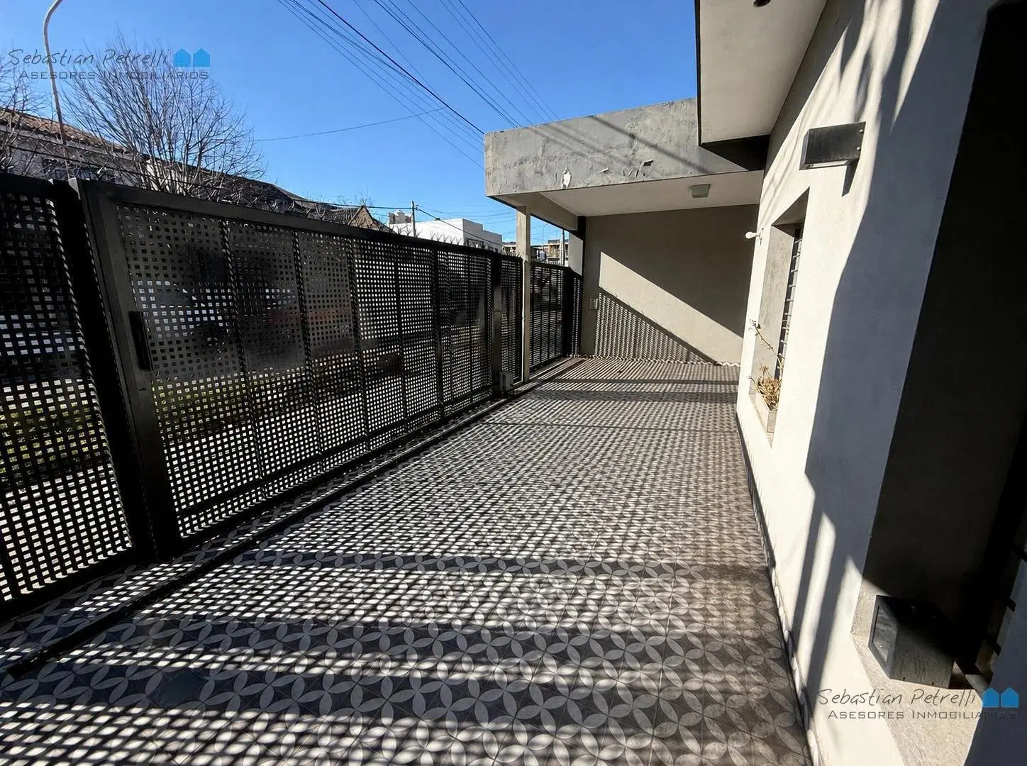 Casa en venta 5 ambientes con piscina y quincho en Villa Luzuriaga 2