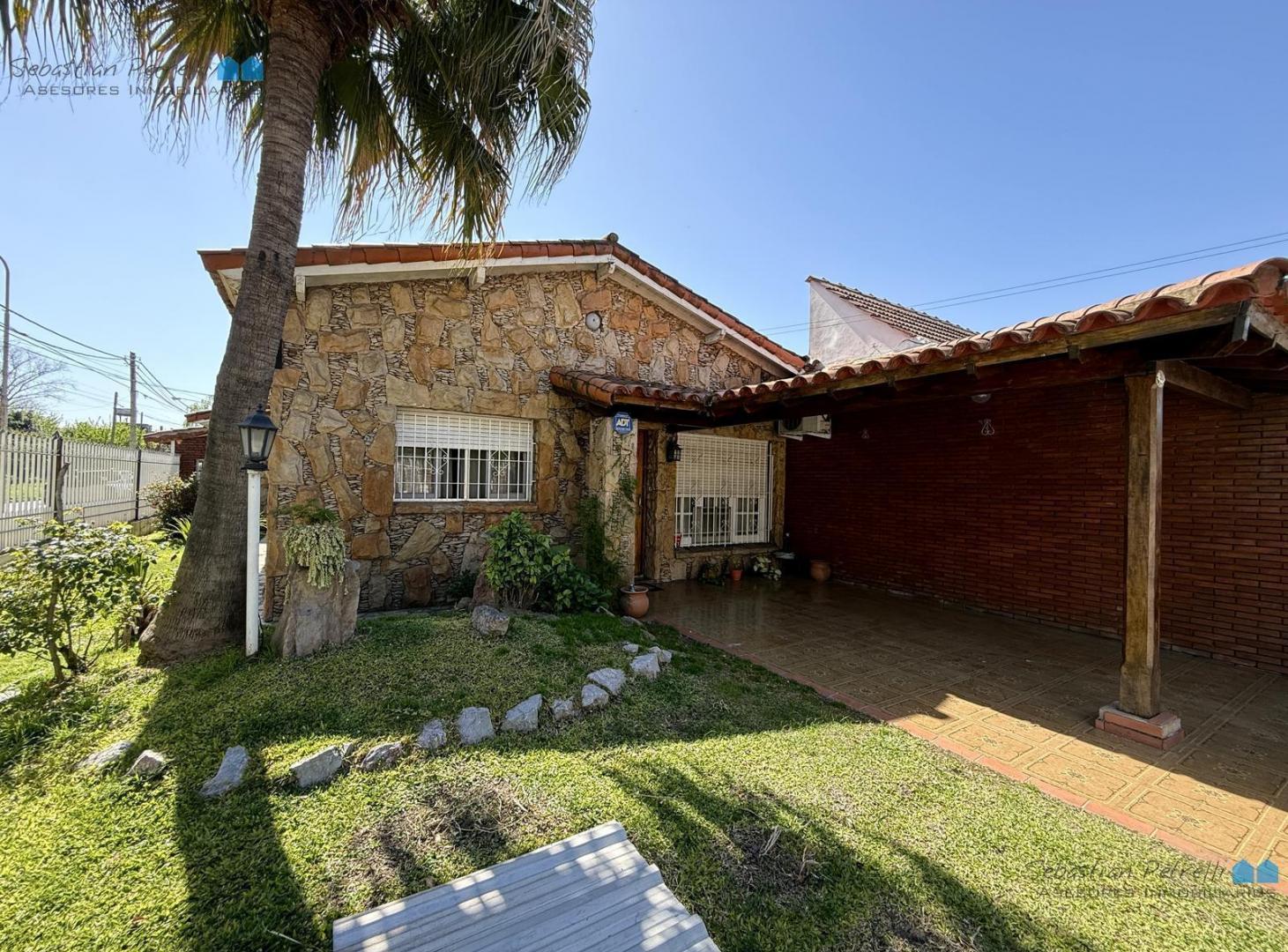 Foto de Venta Casa de 4 Ambientes en Villa Luzuriaga Apto Credito, imagen 1