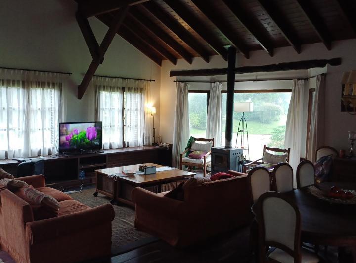 ** APTO CREDITO ** Chalet de 5 Ambientes Sobre Lote de 656 Mts en Pinamar Norte