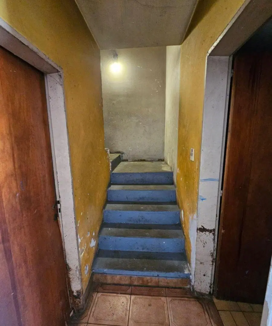 LOMAS CENTRO Casa Tipo Duplex a Refaccionar de 4 Ambientes 3
