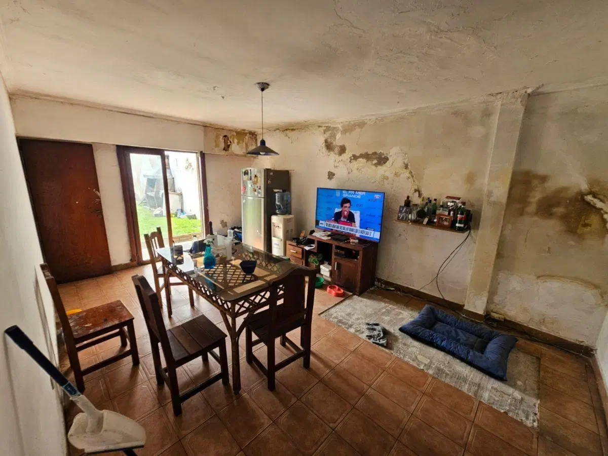 LOMAS CENTRO Casa Tipo Duplex a Refaccionar de 4 Ambientes 5