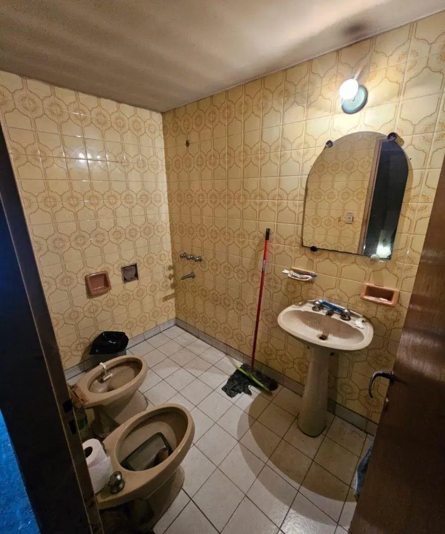 LOMAS CENTRO Casa Tipo Duplex a Refaccionar de 4 Ambientes 2