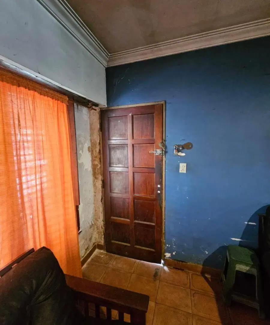 LOMAS CENTRO Casa Tipo Duplex a Refaccionar de 4 Ambientes 4
