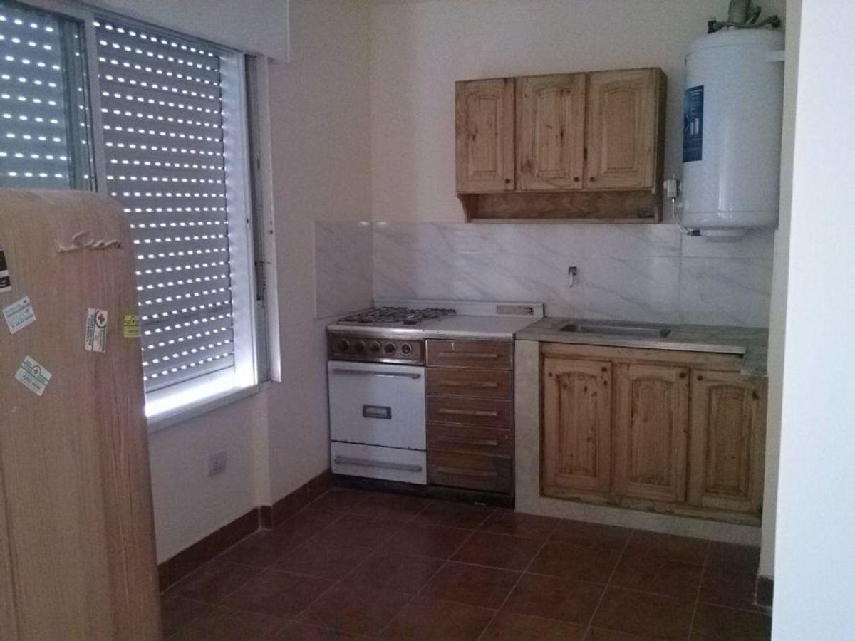 Foto de *** A 7 Cuadras de Estacion *** Casa Ph 2 Amb Interno c/ Patio ** Sin, imagen 3