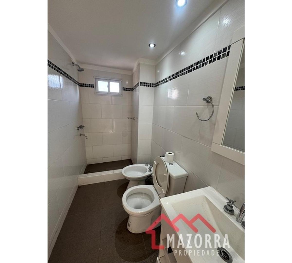 Departamento en VENTA con cochera - Caseros Centro