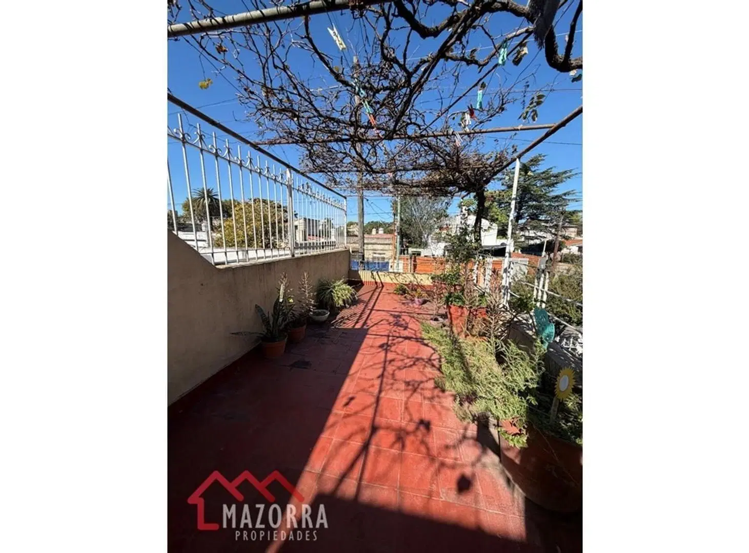 Casa en VENTA - Caseros 8