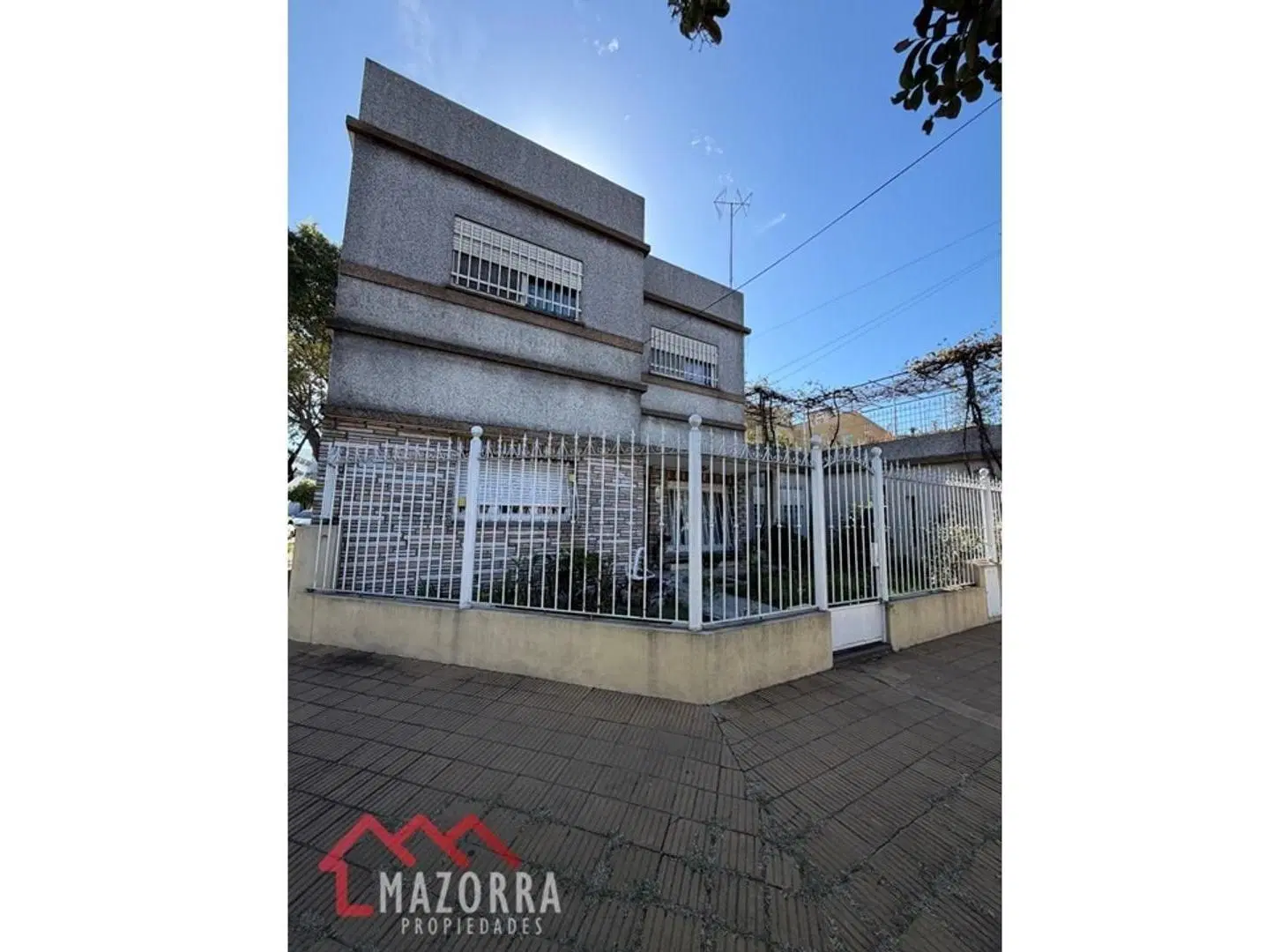 Casa en VENTA - Caseros 4