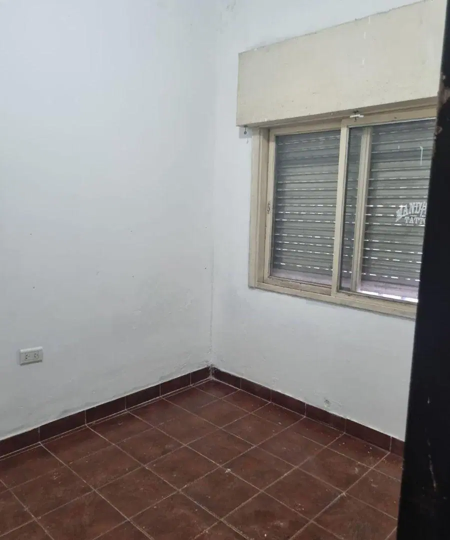 DUPLEX en lote propio (no PH) DE 3 AMBIENTES CON COCHERA OPORTUNIDAD ! PARA REFACCIONAR 3