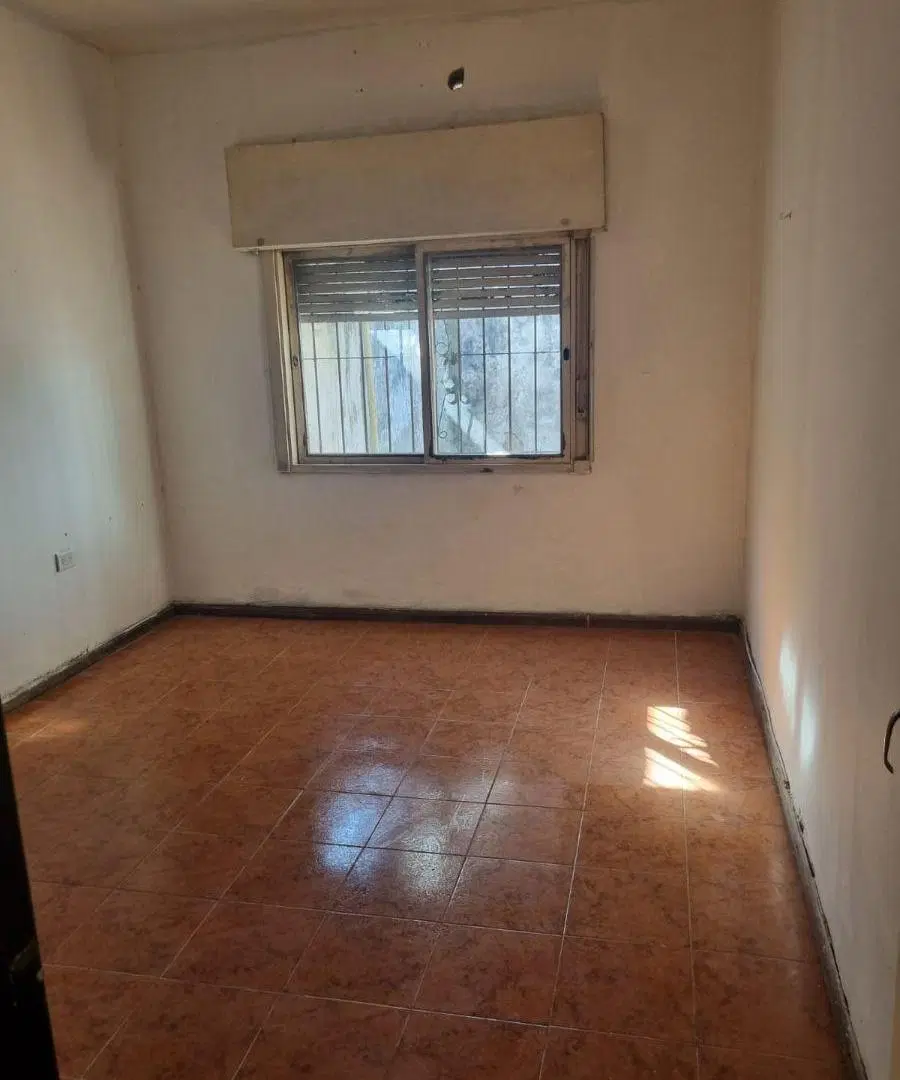 DUPLEX en lote propio (no PH) DE 3 AMBIENTES CON COCHERA OPORTUNIDAD ! PARA REFACCIONAR 4