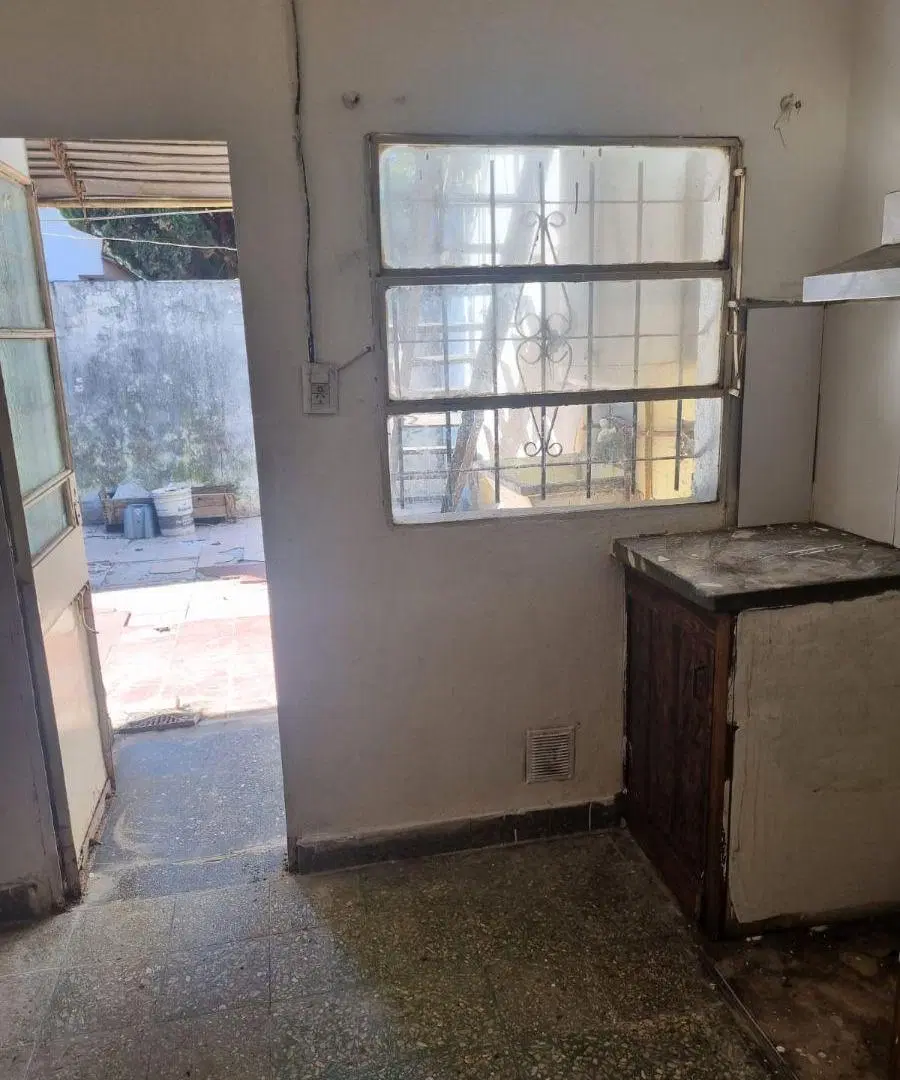 DUPLEX en lote propio (no PH) DE 3 AMBIENTES CON COCHERA OPORTUNIDAD ! PARA REFACCIONAR 2