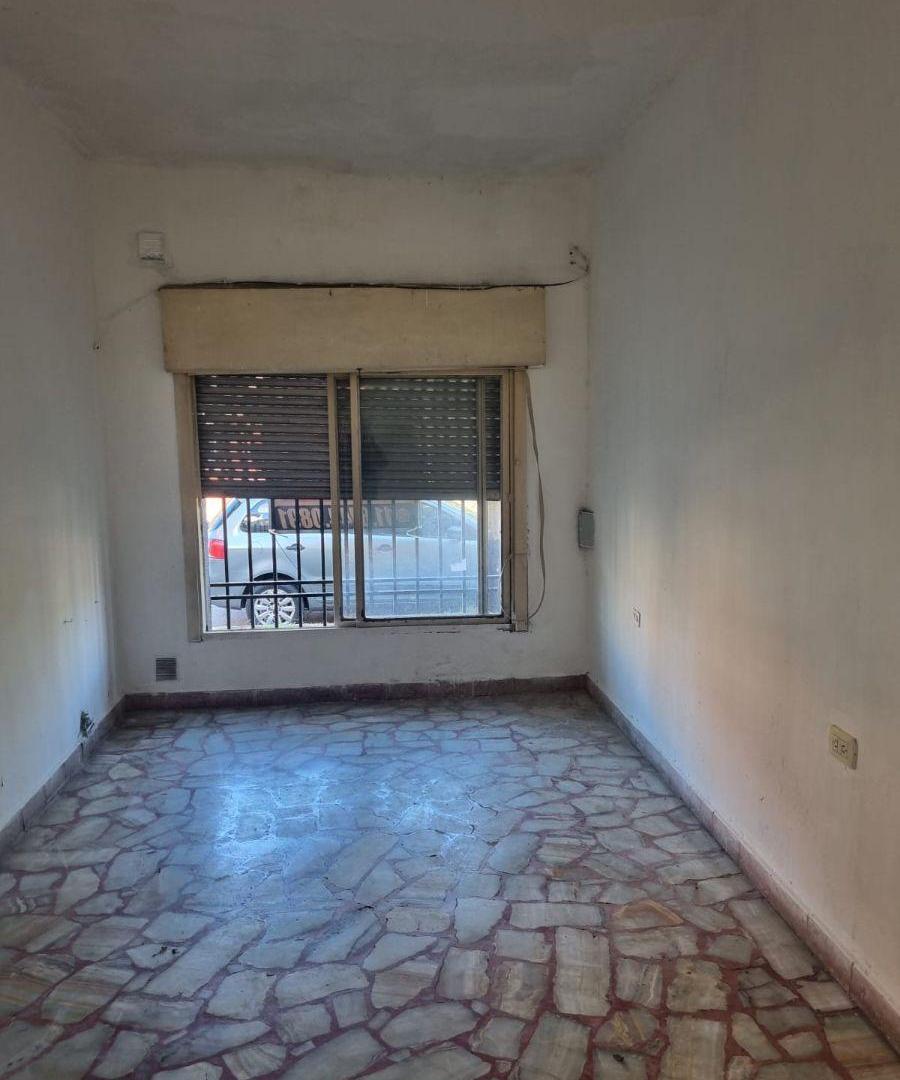 DUPLEX en lote propio (no PH) DE 3 AMBIENTES CON COCHERA OPORTUNIDAD ! PARA REFACCIONAR