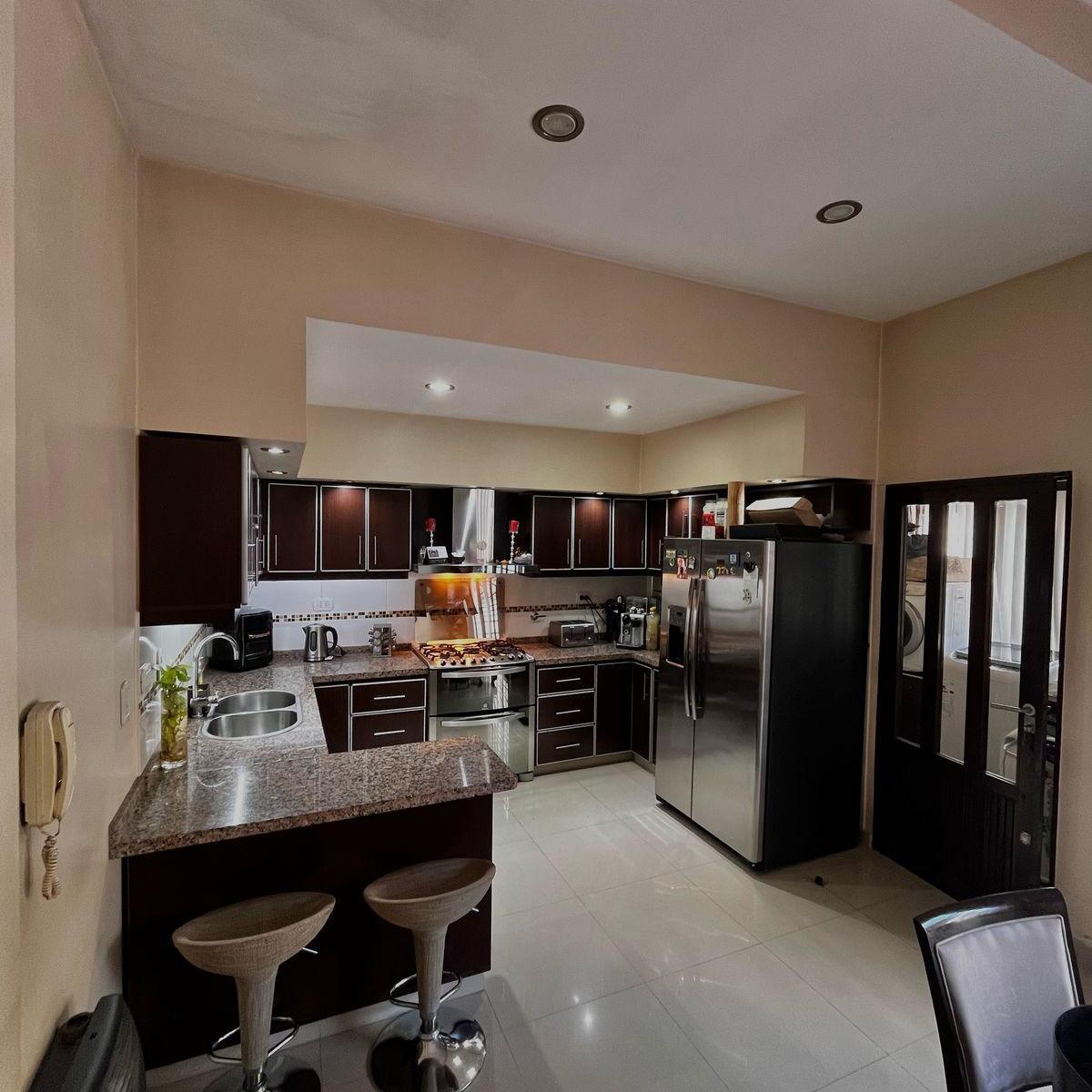 Foto de Casa en lote propio de 10 x 42 con piscina y quincho, imagen 2