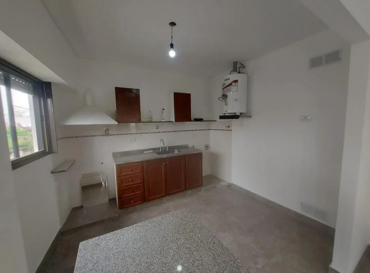 Departamento De 2 Ambientes En Alquiler En Lomas Del Mirador, Sin Expensas 4