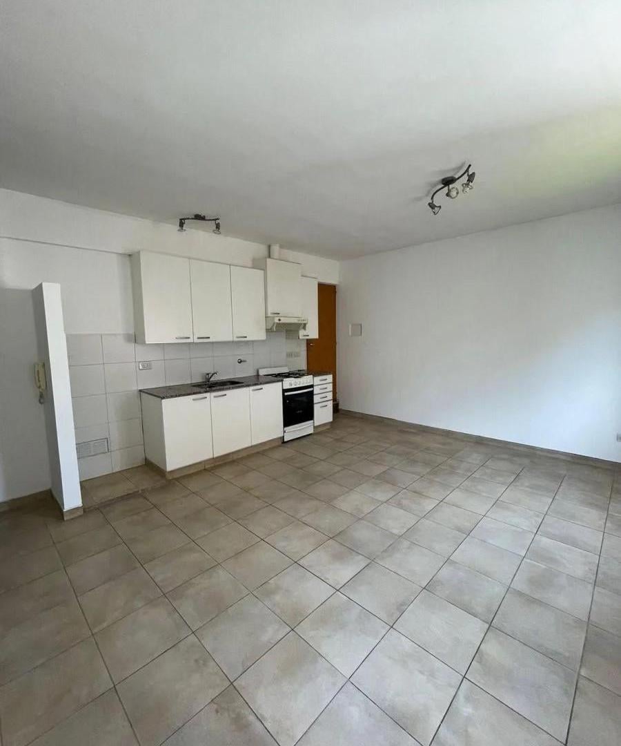 Venta departamento dos ambientes con terraza propia en Ramos Mejía