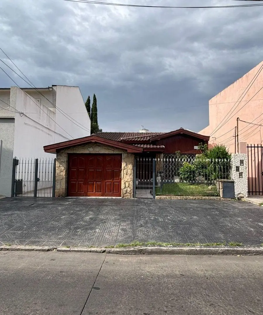 APTO CREDITO - Venta de Casa 3 ambientes con cochera y patio en PH 2