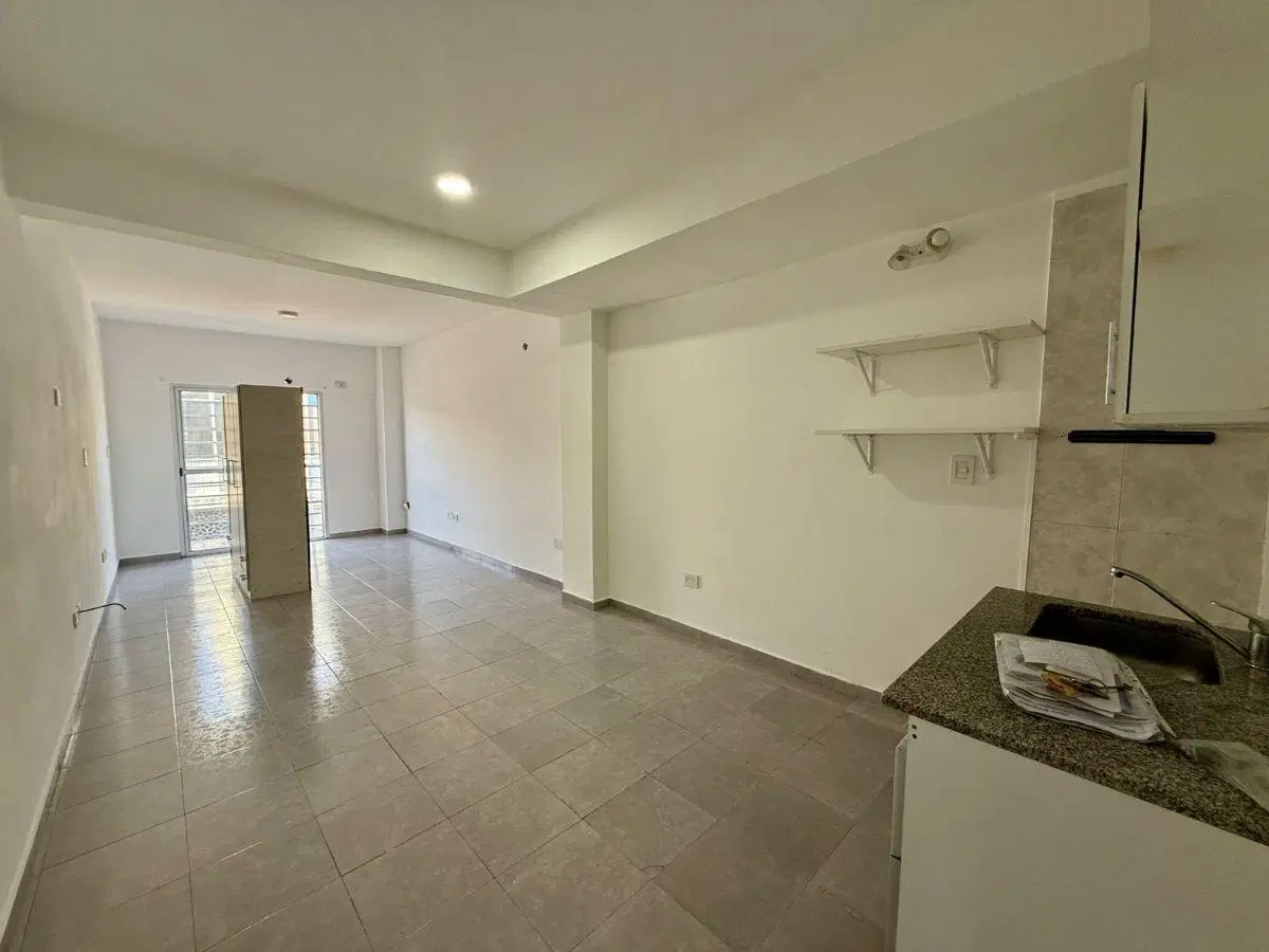 Departamento Monoambiente en alquiler Con Terraza Propia En Lomas Del Mirador 2