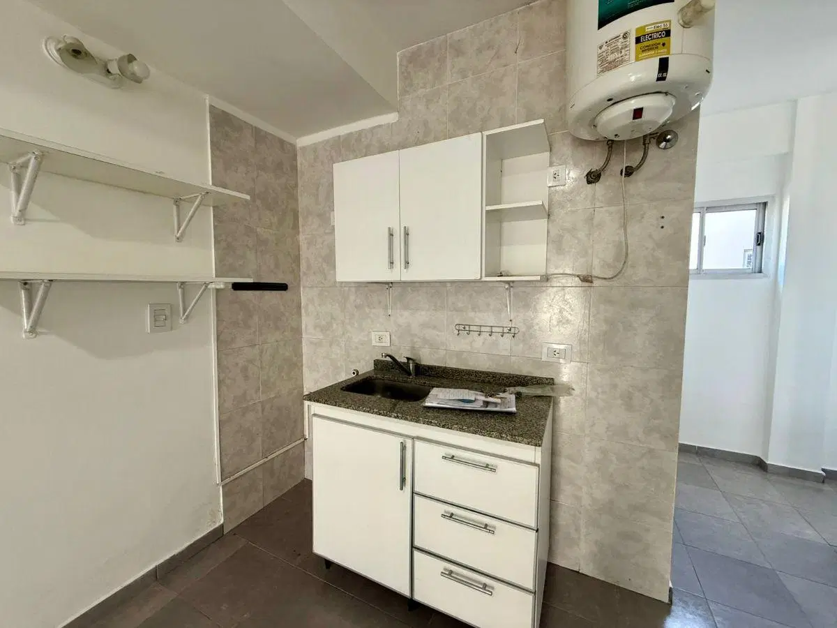 Departamento Monoambiente en alquiler Con Terraza Propia En Lomas Del Mirador 4