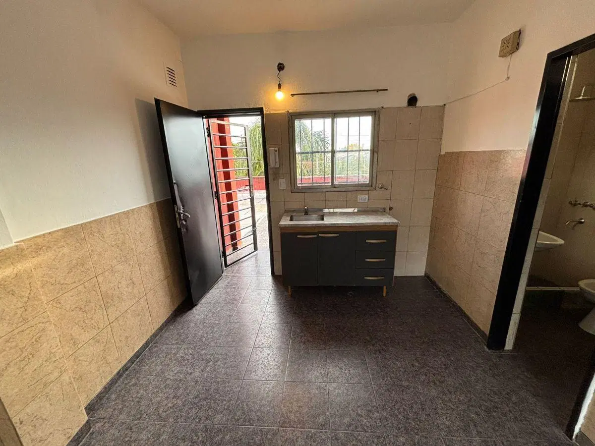 PH monoambiente en primer piso en San Justo 2
