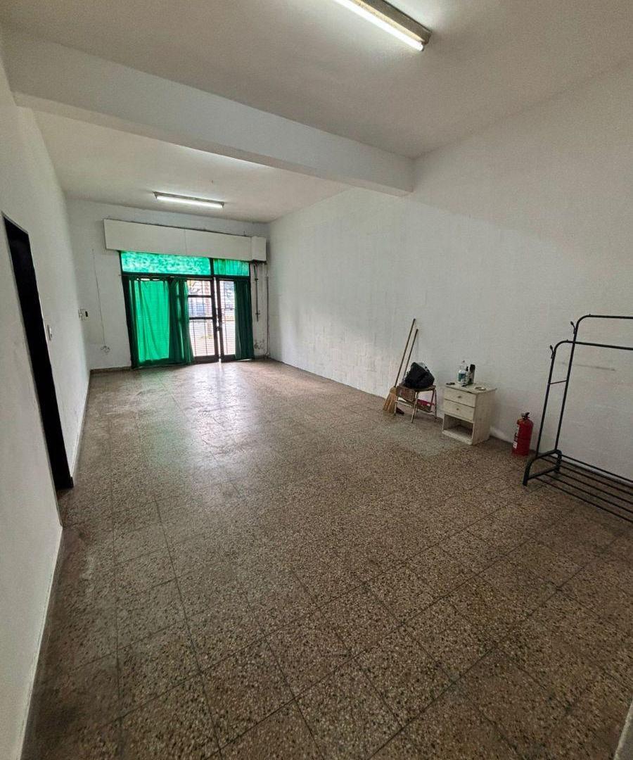 Foto de Local comercial sobre Avenida Eva Peron de 60m2, imagen 4