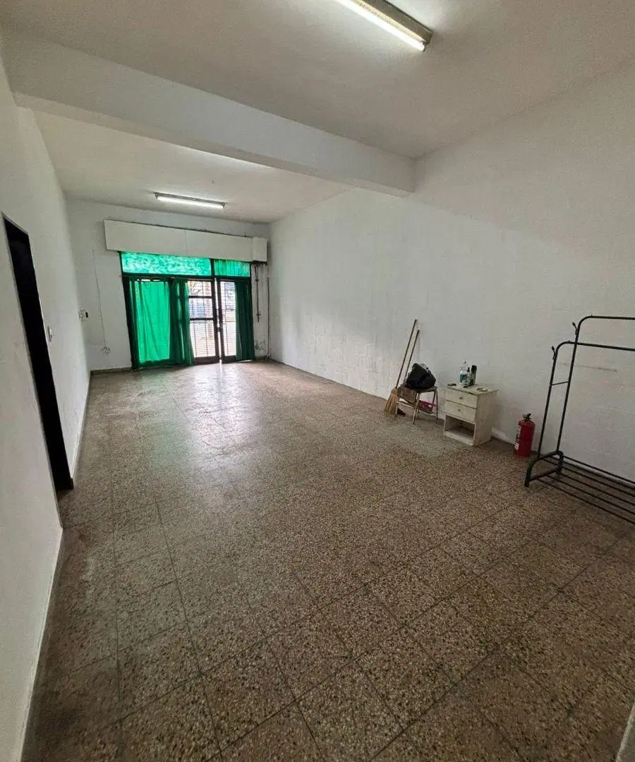 Local comercial sobre Avenida Eva Peron de 60m2 4