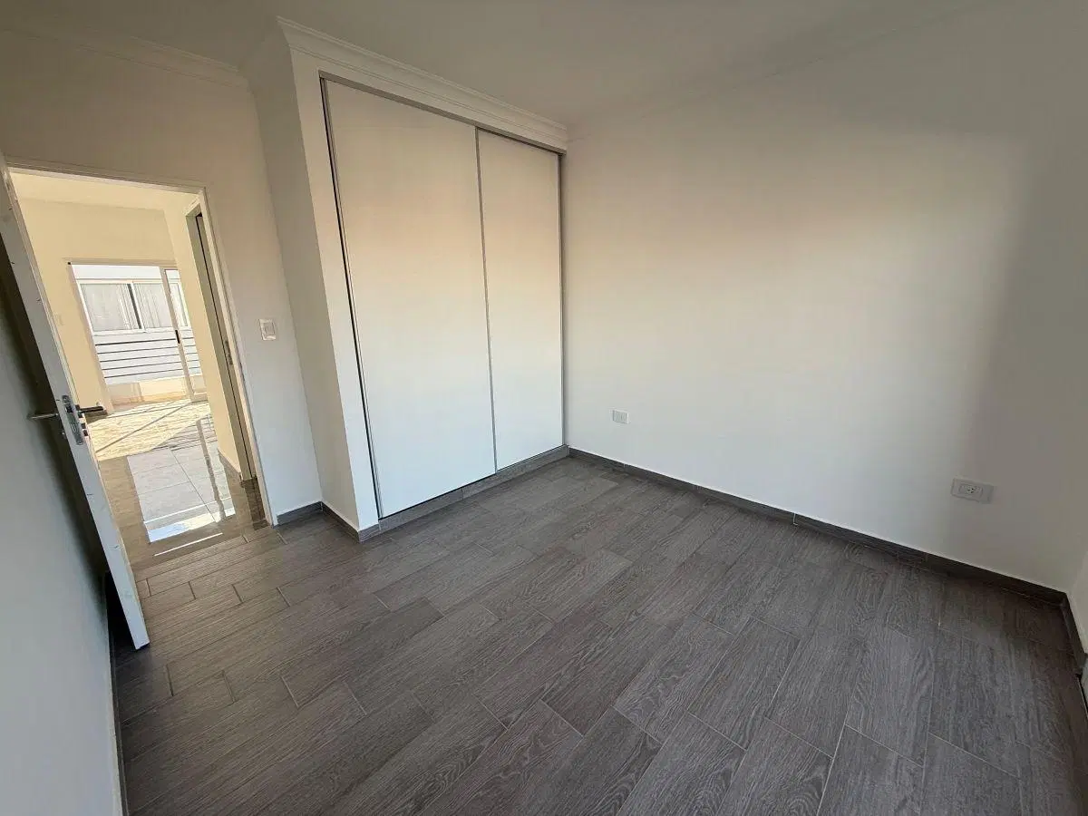Venta de departamento dos ambientes con terraza propia y dos balcones 3