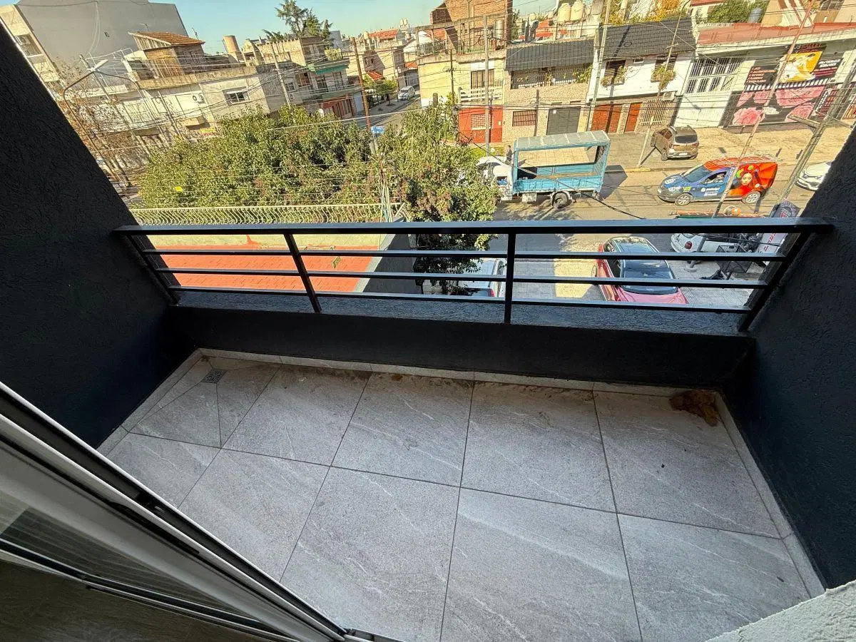 Venta de departamento dos ambientes con terraza propia y dos balcones 5