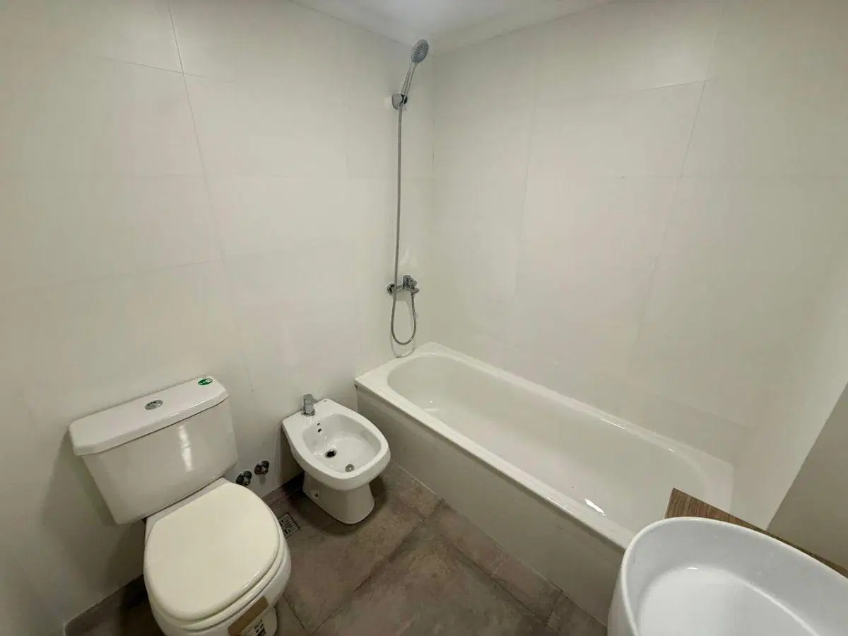 Excelente departamento de dos ambientes y medio en alquiler en San Justo 5