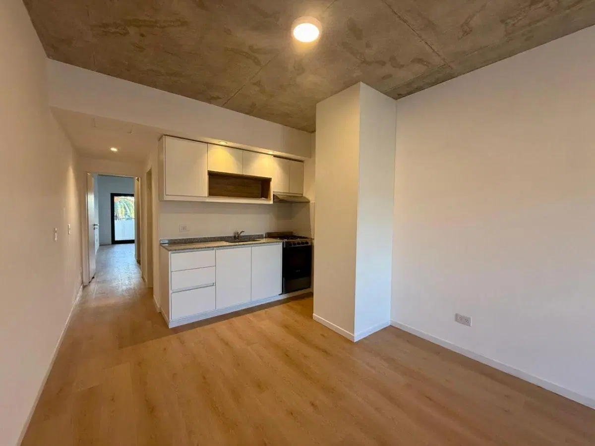 Excelente departamento de dos ambientes y medio en alquiler en San Justo 4