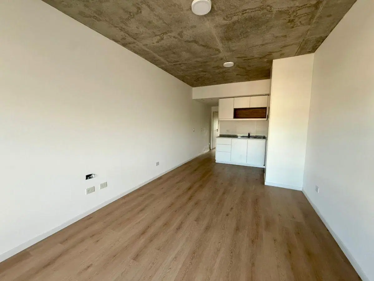 Excelente departamento de dos ambientes y medio en alquiler en San Justo 2