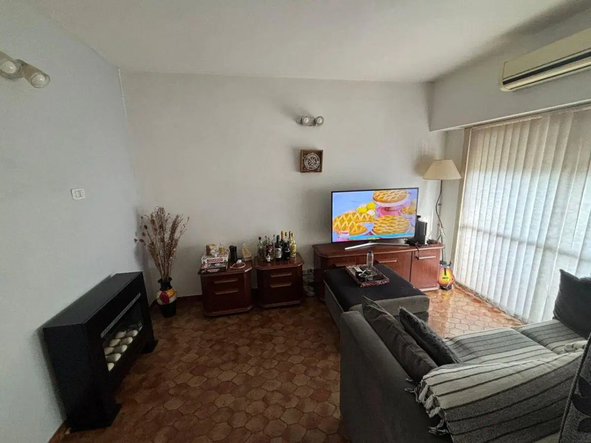 PH de 4 ambientes en primer piso en Lomas del Mirador 4