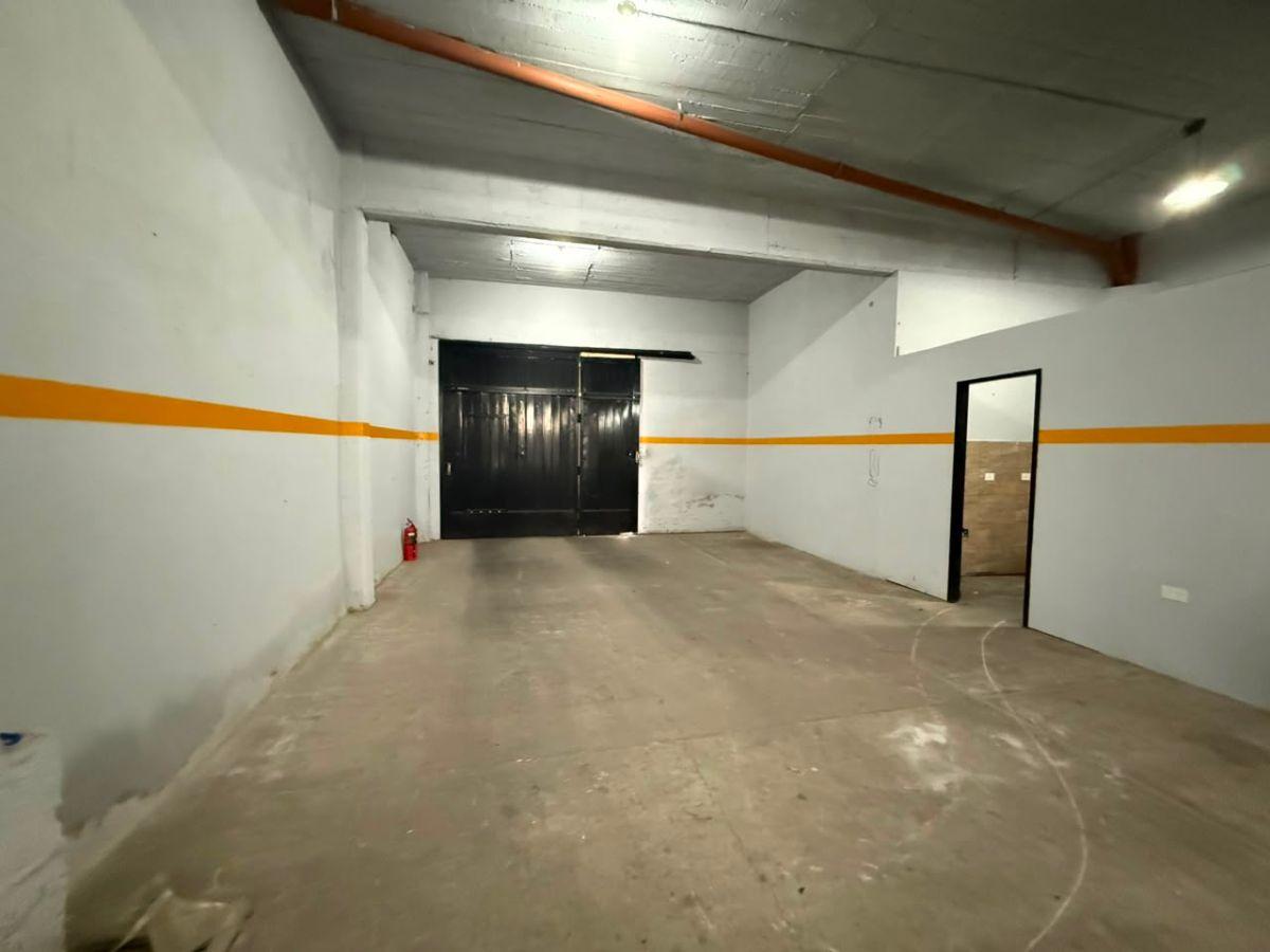 Foto de Deposito de 300m2 en alquiler en Lomas del Mirador, imagen 4
