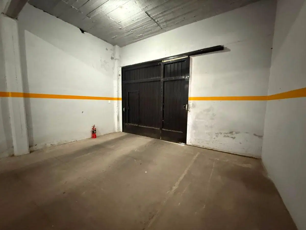 Deposito de 300m2 en alquiler en Lomas del Mirador 3