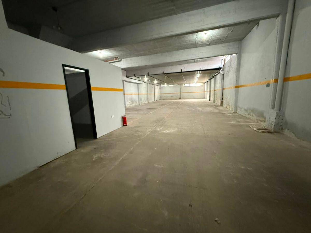Foto de Deposito de 300m2 en alquiler en Lomas del Mirador, imagen 1