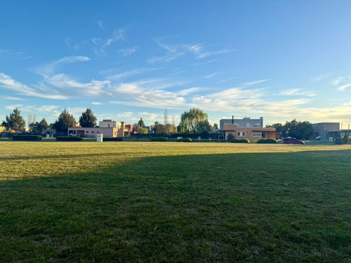 Foto de Lote a la laguna en barrio Privado Club de Campo Santa Rita, imagen 2