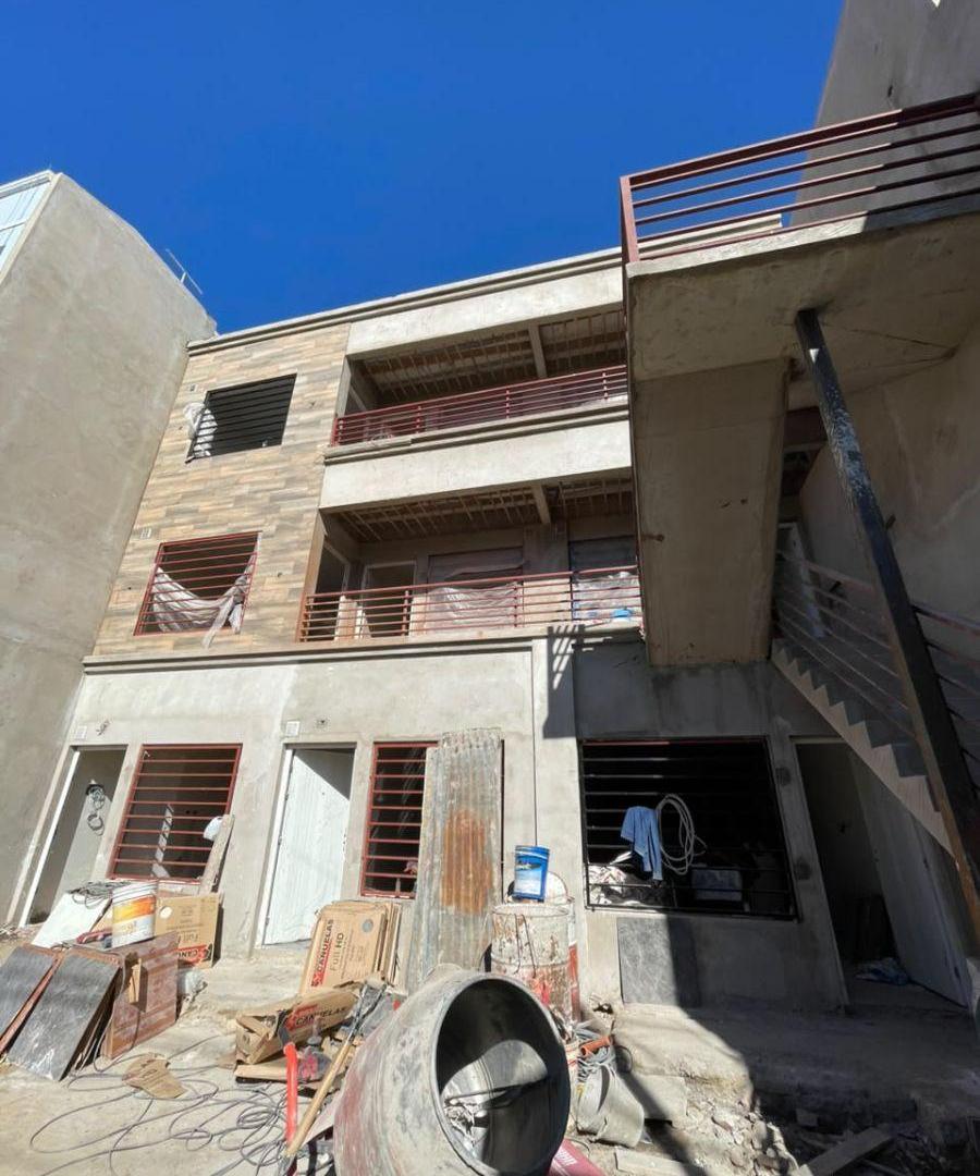 Foto de Departamento dos ambientes en planta baja con patio y cochera a estrenar, imagen 1