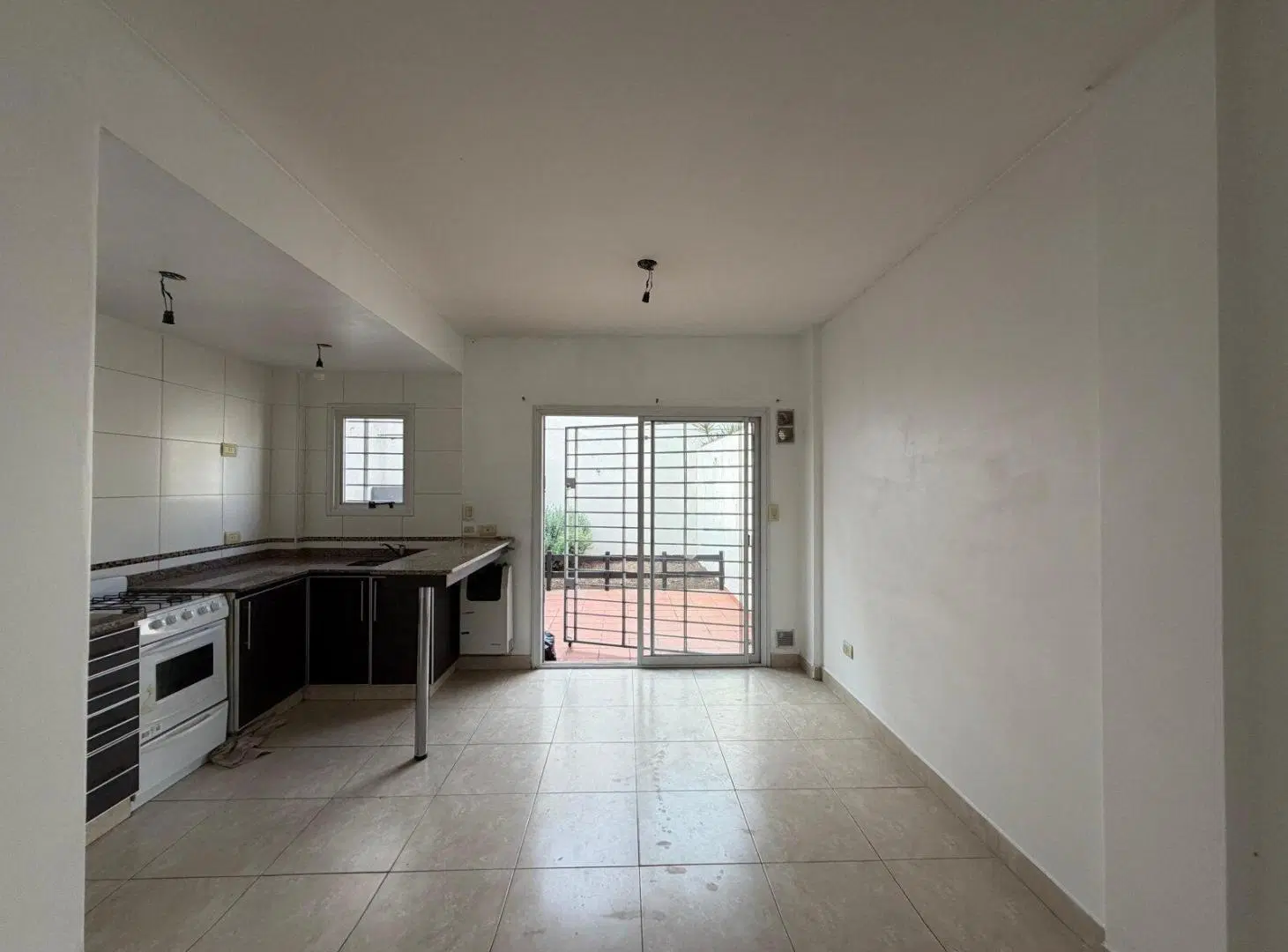 Hermoso departamento de 2 ambientes en PB con Patio y Jardín 3