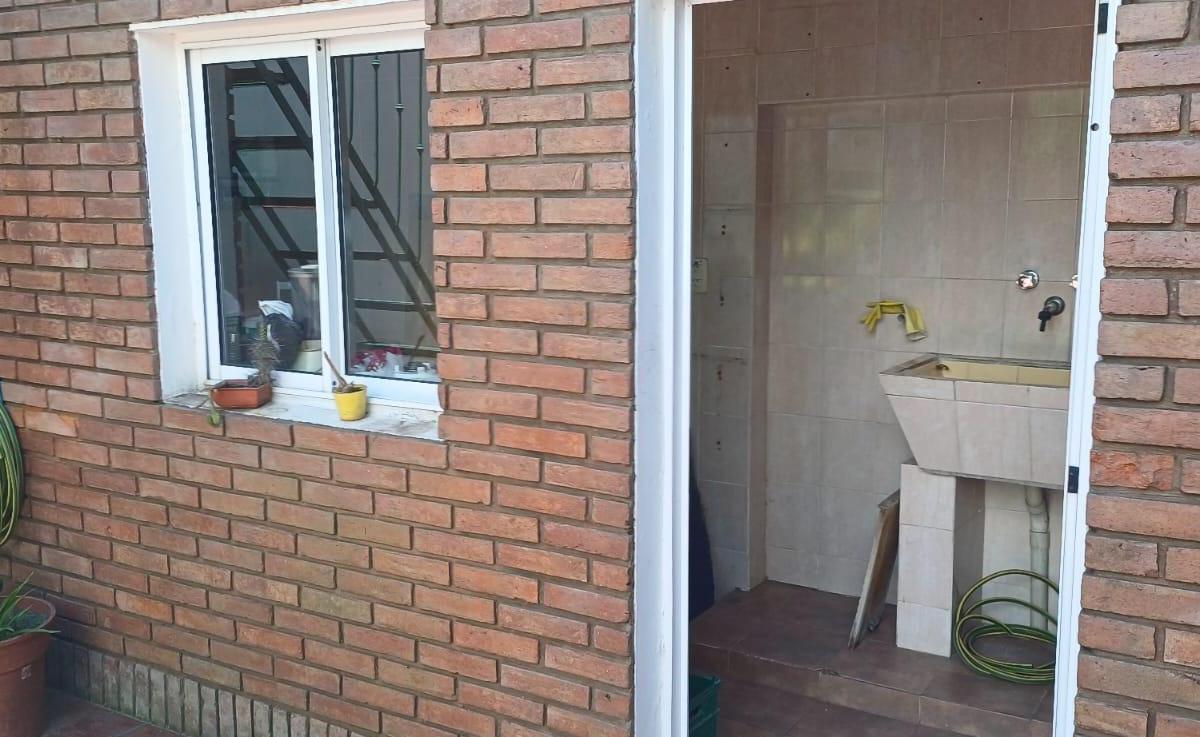 Casa con cuatro dormitorios en venta en Avellaneda