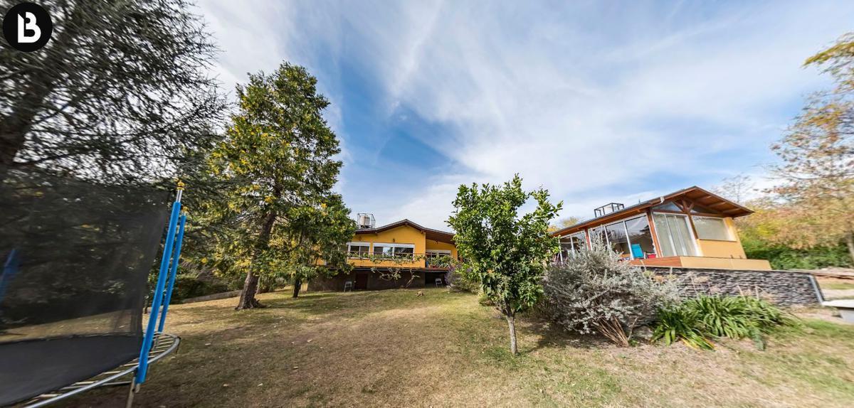 Amplia, Luminosa y Muy Linda Casa en Venta en Valle Hermoso! 3