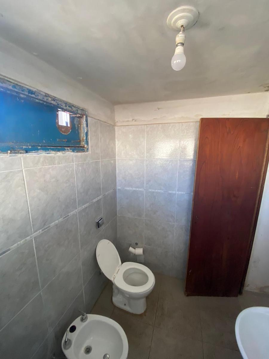 Foto de Venta casa con gran terreno en pleno Centro de Villa Dolores, imagen 2