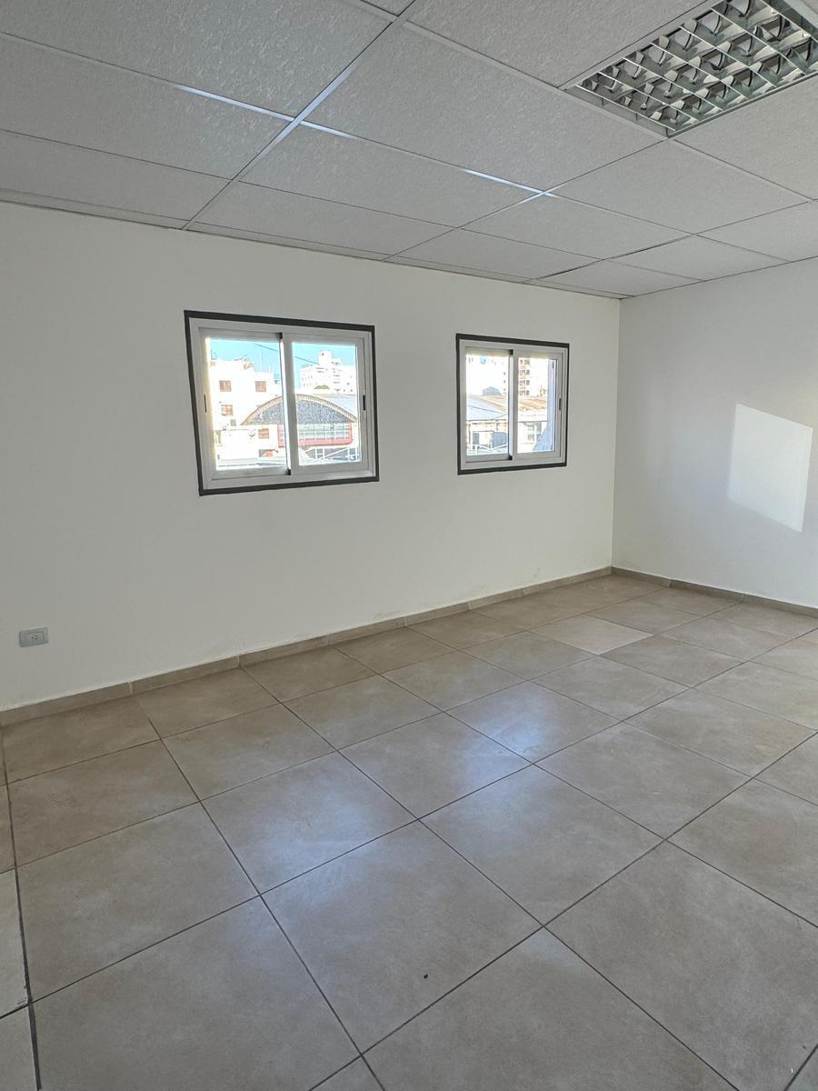Edificio Comercial - 570 m² Cubiertos + Galpón 150 m² - Excelente Estado 1