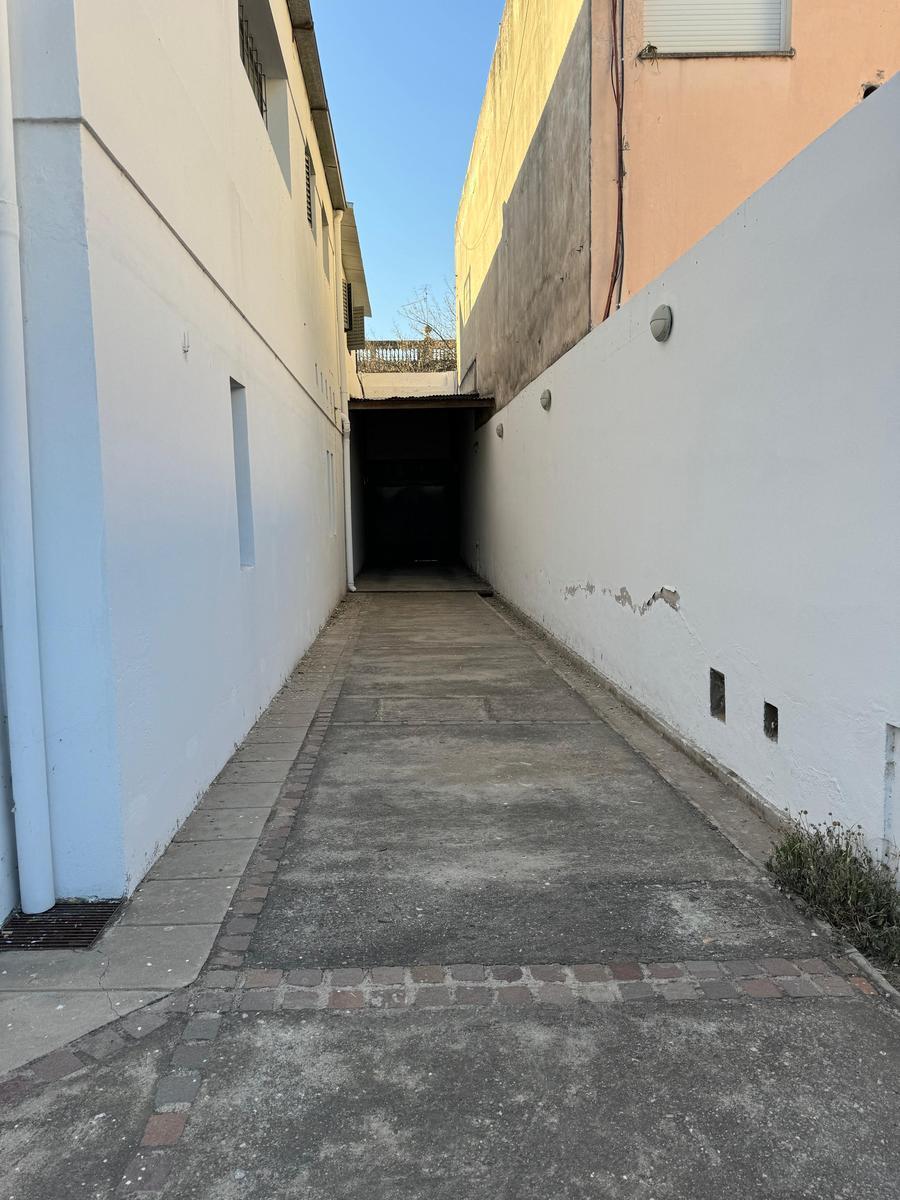 Edificio Comercial - 570 m² Cubiertos + Galpón 150 m² - Excelente Estado 4