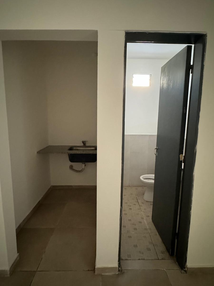 Edificio Comercial - 570 m² Cubiertos + Galpón 150 m² - Excelente Estado 2