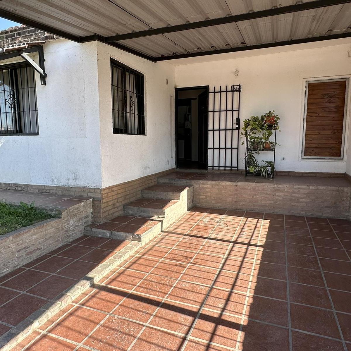 Foto de VENTA - DON BOSCO - CASA DE 3 DORM - PATIO, imagen 5