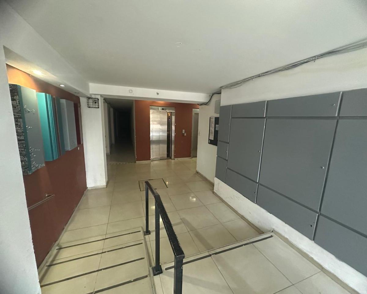 Venta Departamento 1 Dorm, Alberdi Sobre Av Colon. 1