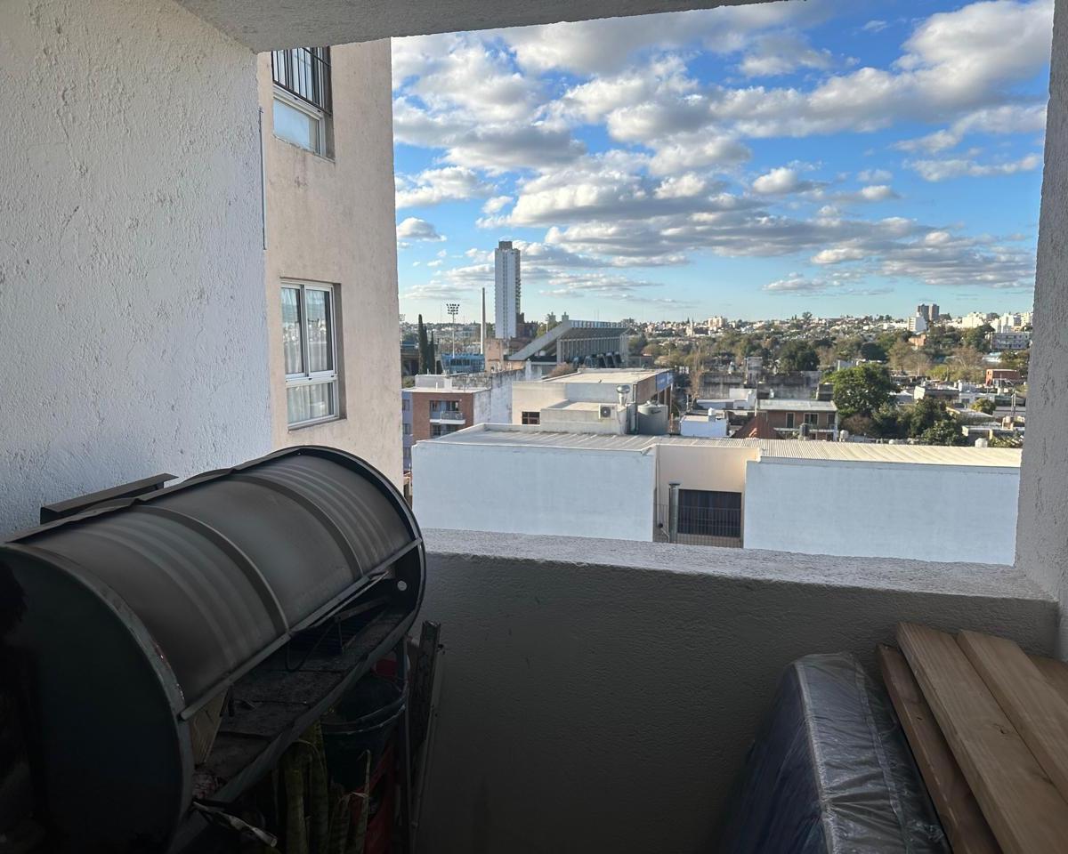 Venta Departamento 1 Dorm, Alberdi Sobre Av Colon. 2