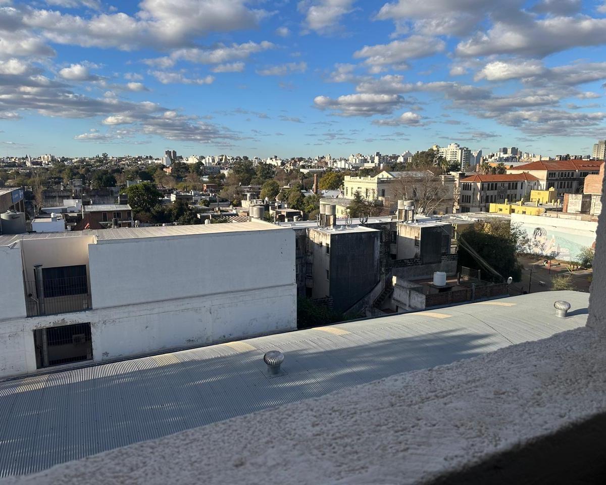 Venta Departamento 1 Dorm, Alberdi Sobre Av Colon. 4