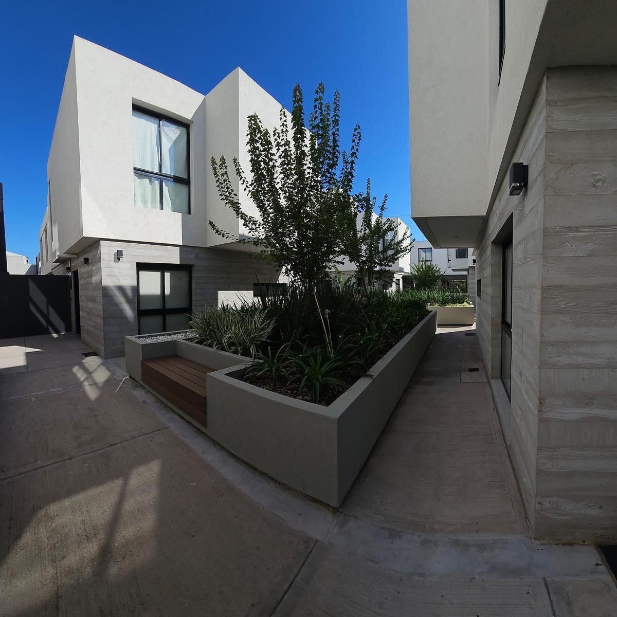 En Venta Duplex 3 dorm. en complejo Distrito 20  B° Poeta Lugones