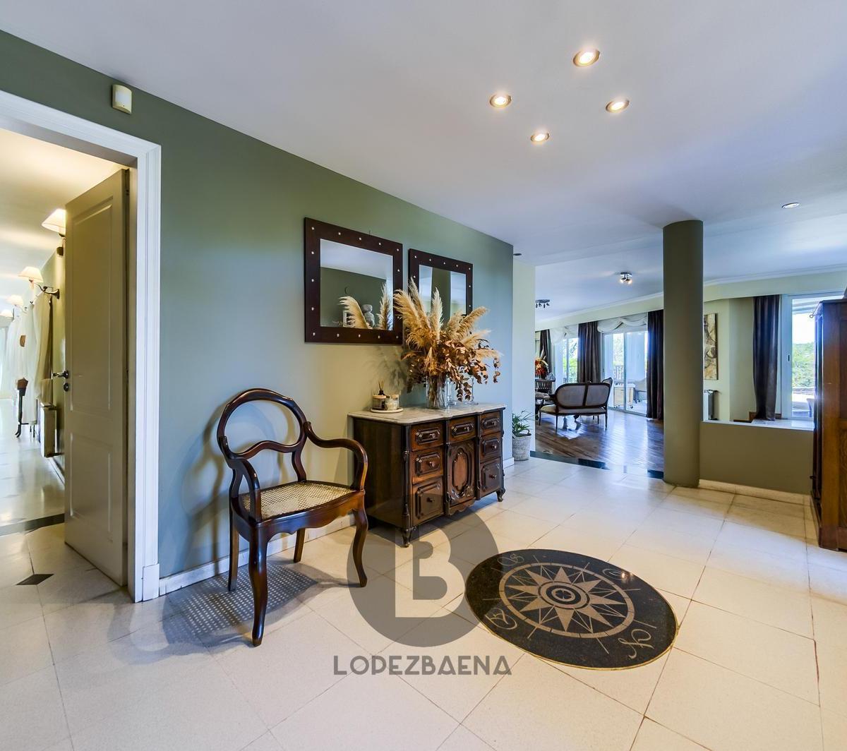 Venta – Casa de Lujo en Barrio La Serena – Vistas Panorámicas - Se Acepta Menor Como Parte de Pago 3
